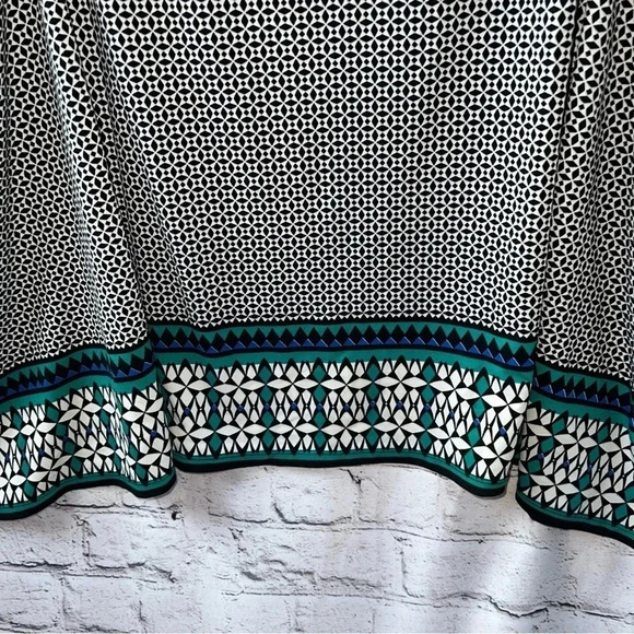 Max Studio Women’s Geometric Black and Green Tunic Style Business Casual Blouse - Picture 4 of 5